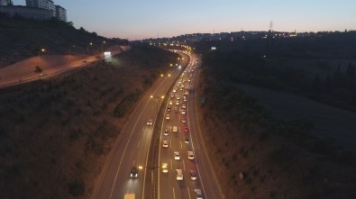 Kocaeli'de Dönüş Yoğunluğu Açıklaması Trafik Durma Noktasına Geldi