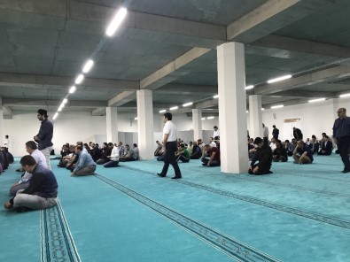 Sakarya'nın En Büyük Külliyesi Şeyh Edebali Cami İbadete Açıldı