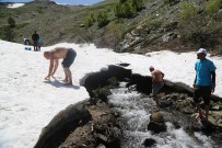 DOĞAL DONDURMA - 30 Derece Sıcaklıkta Karın Keyfini Sürdüler