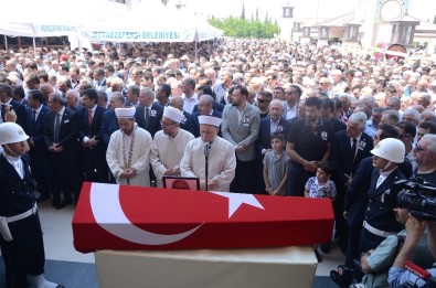 Antalya'da Hayatını Kaybeden CHP'li Vekil Denizli'de Toprağa Verildi