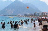 SIRKECI - Antalya'da Sahillerde Hafta Sonu Yoğunluğu