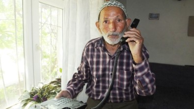Bigadiç'te 81 Yaşındaki Mustafa Dede 6 Aydır Telefonunun Çalmasını Bekliyor
