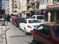 TRAKYA - Çanakkale'de Feribot İskelesinde Uzun Araç Kuyrukları Oluştu