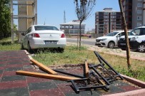 FıRAT ÜNIVERSITESI - Direksiyon Başında Kalp Krizi Geçiren Sürücü Hayatını Kaybetti