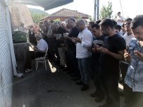 Eşini Ve Çocuğunu Beklerken Maganda Kurbanı Oldu