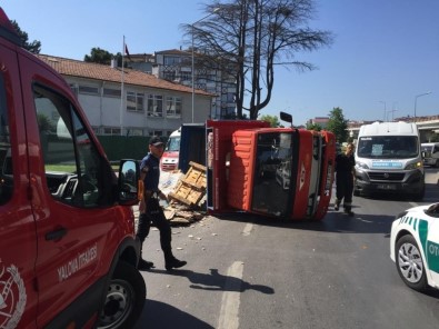 Fayans Yüklü Kamyonet Devrildi Açıklaması 1 Yaralı