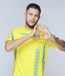 ROMANYA - Lung oturdu, Artem oynadı