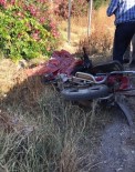 Minibüsle Çarpışan Kasksız Motosiklet Sürücüsü Hayatını Kaybetti