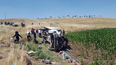 Tarım İşçilerini Taşıyan Kamyonet Devrildi Açıklaması 35 Yaralı