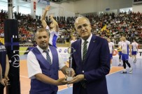 AKIF ÜSTÜNDAĞ - Voleybol Federasyonu Başkanı Üstündağ'a Ödül