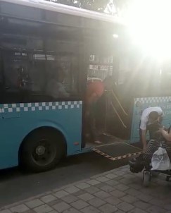 Antalya'da Otobüs Şoförünün Engelleri Aşan Hareketi