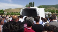 Beşiktaş'taki Kazada Ölenler Toprağa Verildi Haberi
