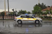 Şuhut'ta Şiddetli Yağış Ve Dolu Etkili Oldu