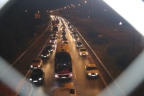 TEM Otoyolu  Düzce Kesiminde Gece Saatlerinde Trafik Durarak İlerliyor Haberi