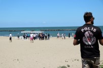 SAKARYA VALİSİ - Dalgalara Kapılan Genci Arama Çalışmaları Sürüyor