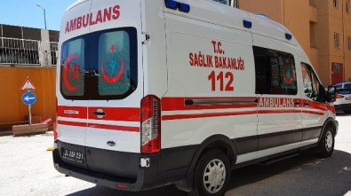Erzurumlu Ailenin İçerisinde Bulunduğu Otomobil Şarampole Uçtu Açıklaması 1 Ölü, 4 Yaralı