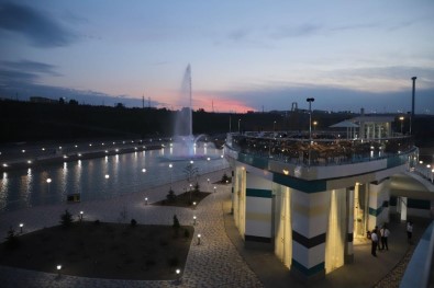 Gençler Günü'nde Özbekistan'da Orta Asya'daki İlk Tema Park Açıldı
