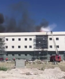 Kara Havacılık Okulu'nda İnşaat Halindeki Binada Yangın