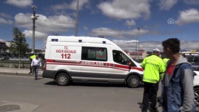 Kars'ta İki Otomobil Çarpıştı Açıklaması 4 Yaralı