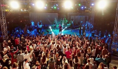 Kiraz Festivalinde İlyas Yalçıntaş Rüzgarı Esti