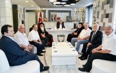 Süryani Cemaati Liderleri Başkan Kılınç'ı Ziyaret Etti