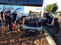 HALIT KESKIN - Yolcu Otobüsü İle Otomobil Çarpıştı Açıklaması 3 Yaralı