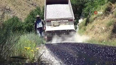 6 Ay Kar Altında Kalan Yollar Asfaltlanıyor