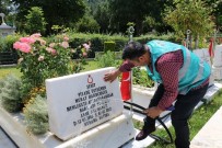 Afyonkarahisar'da Şehitliklerin Bakımını Hükümlü Ve Yükümlüler Yaptı