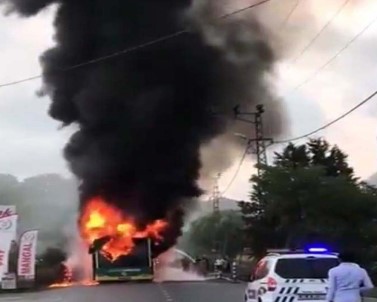 Beykoz'da Belediye Otobüsünün Alevlere Teslim Olduğu Anlar Kamerada