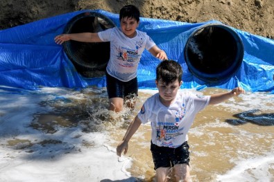 Çocuklar Zorlu Parkurda Kıyasıya Yarıştı, Yapay Kanalda Kano Keyfi Yaşadı