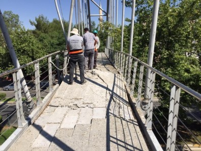 Hasar Gören Üstgeçitte Onarım Çalışması