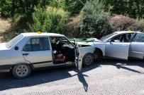 KOCAÖZÜ - Malatya'da İki Otomobil Kafa Kafaya Çarpıştı Açıklaması 1 Ölü, 2 Yaralı