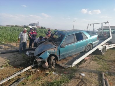 Takla Atan Otomobil Tarlaya Uçtu Açıklaması 6 Yaralı