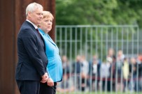 ASKERİ TÖREN - Titreyen Merkel'den Açıklama Açıklaması 'Ben İyiyim'