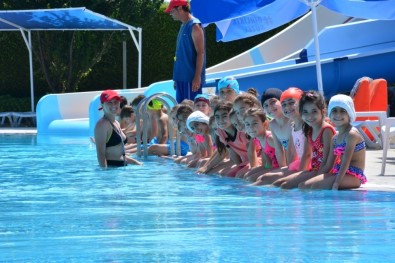 Torbalı'da Çocuklar İçin Yüzme Kursları Başladı