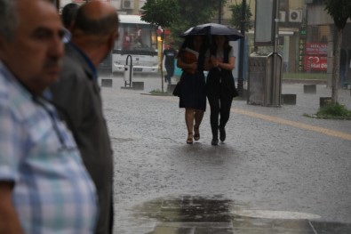Vatandaşlar Etkili Olabilecek Yağışlar İçin Uyarıldı