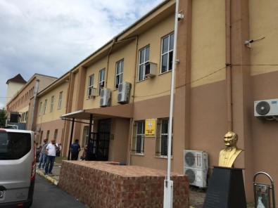 Beykoz Anadolu Lisesi'ne Haciz Geldi, Öğrenciler Şaşkına Döndü
