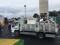 ZABITA MEMURU - İBB Ekipleri Boğazda Yüzlerce Hayat Kurtaran Genç Denizciler Dayanışma Derneği'ni Tahliye Etti