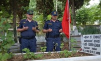 KARAKOL KOMUTANI - Komutanlar 15 Temmuz Şehidini Mezarının Başında Ziyaret Ettiler