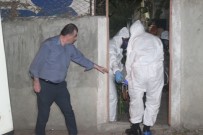 GAZ MASKESİ - Mahalledeki Kötü Kokunun Sebebi Ceset Çıktı