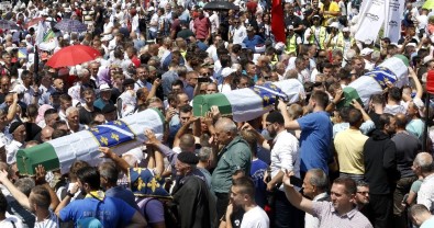 Srebrenitsa Katliamının 24. Yıl Dönümünde 33 Şehit Toprağa Verildi