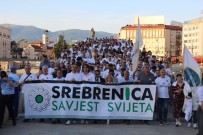 Üsküp'te Srebrenitsa Soykırımı İçin Yürüyüş Düzenlendi