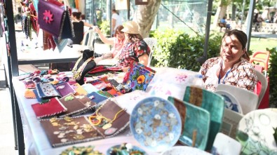 'POTLAÇ' Kadın Emeği Pazarı Moda'da Yerini Alıyor