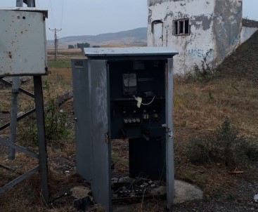 Su Ve Çapa Motorlarını Çaldılar