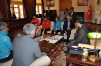 TÜRKER ÖKSÜZ - Vali Öksüz, Milli Sporcuları Makamında Ağırladı