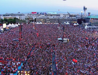 Cumhurbaşkanı Erdoğan'ı binlerce kişi karşıladı