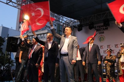 İzmir'de '15 Temmuz Demokrasi Ve Milli Birlik Günü' Etkinliği
