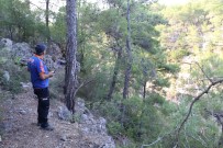 ÜNİVERSİTE ÖĞRENCİSİ - Uçurumda Erkek Cesedi Bulundu