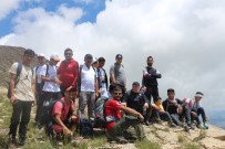 Ağrı'da 15 Temmuz Şehitleri Anısına Zirve Tırmanışı Yapıldı