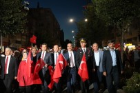 DARBE GİRİŞİMİ - Kırşehir'de Halk Cacabey Meydanı'nda Darbecilere Karşı Yürüdü